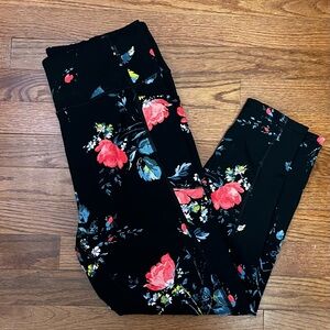 VSX Essential High-Rise Pocket Legging with floral pattern.